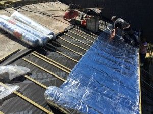 Lamina multicapa aislante reflexivo