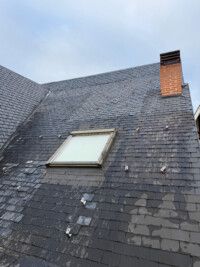 instalación de panales solares mal instalados que dan lugar a goteras